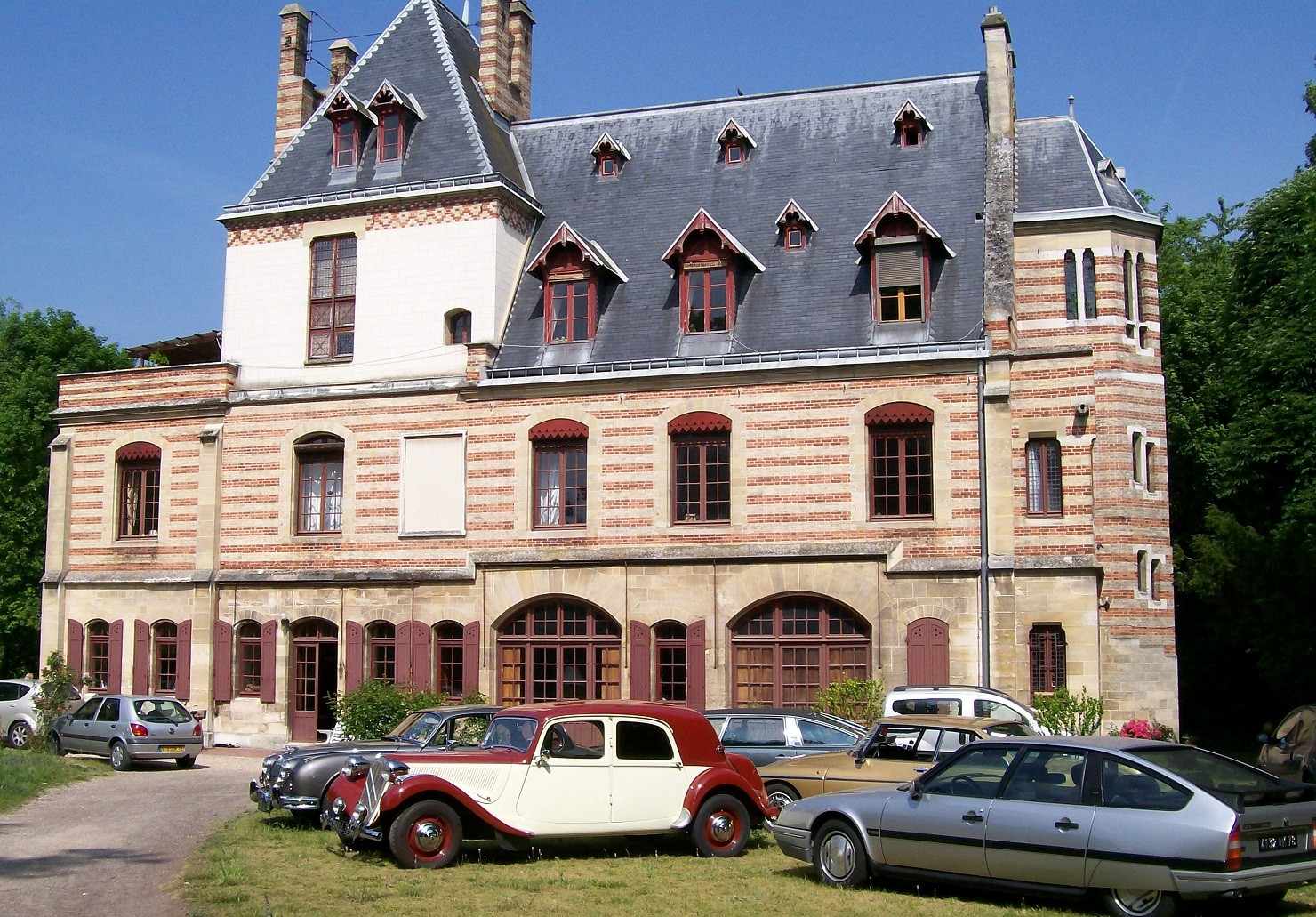 2010 Sortie à Poissy au Manoir Meissonier